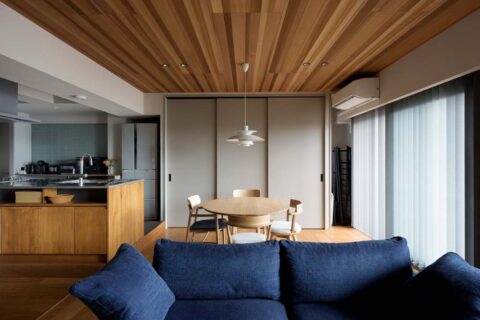 マンションリノベーション、インテリックス空間設計、パネル張り天井、リビング収納、バーチカルブラインド