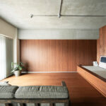 「株式会社Standard」の「木目が美しいフルフラットな空間へ。収納不足も改善したスタイリッシュリノベーション」