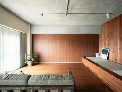 「株式会社Standard」の「木目が美しいフルフラットな空間へ。収納不足も改善したスタイリッシュリノベーション」