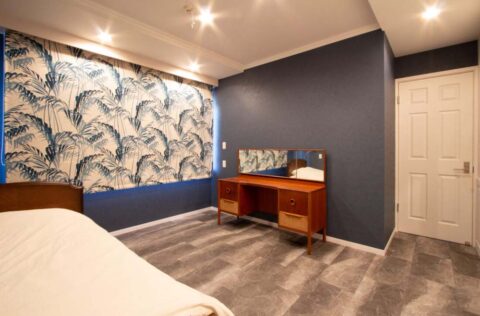 マンションリノベーション、アレックス、タイル調、アクセントクロス、モールディング