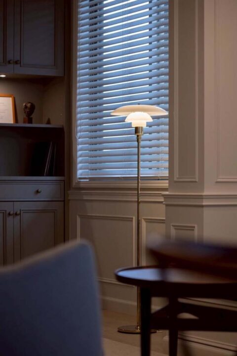 マンションリノベーション、FILE(ファイル)、フロアスタンド、ルイスポールセン、ブラインド