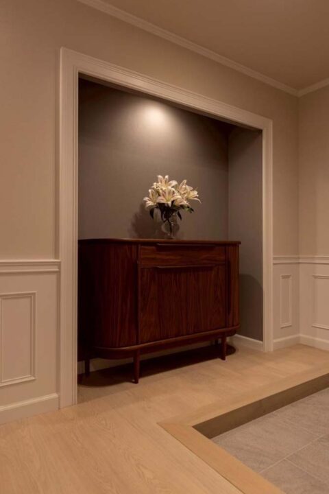 マンションリノベーション、FILE(ファイル)、玄関、スポットライト、モールディング