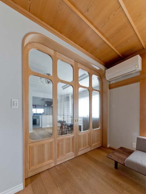 戸建てリノベーション、GLADDEN(グラデン)、ガラス入り引き戸、和モダン、造作扉