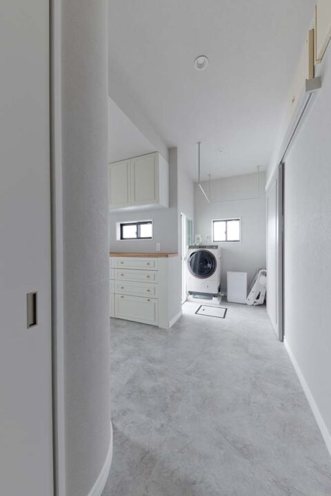 戸建てリノベーション、GLADDEN(グラデン)、パウダールーム、ランドリースペース、フロアタイル