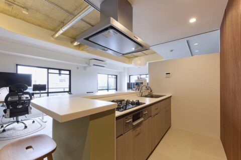 マンションリノベーション、マイリノbyグローバルベイス、カウンターキッチン、オープンキッチン、キッチン収納