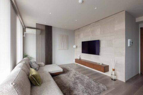 マンションリノベーション、リノベーションスタジオKULABO、壁掛けテレビ、ルーバー、フロート収納