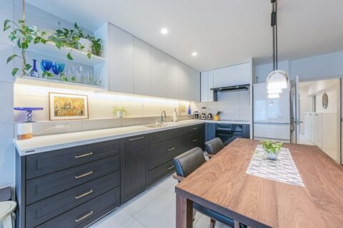 マンションリノベーション、フレッシュハウス、ダイニングキッチン、L型キッチン。特注天板 