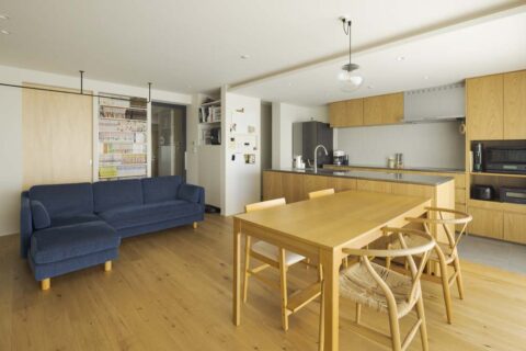 マンションリンベーション、+Marchitects(プラスエム・アーキテクツ)、引き戸、対面キッチン、オープンキッチン