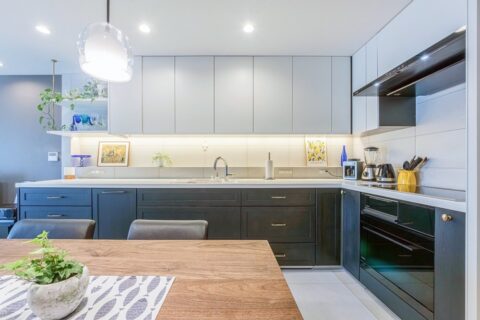 マンションリノベーション、フレッシュハウス、吊戸棚、オープンキッチン、壁付けキッチン