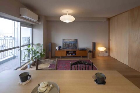 マンションリノベーション、たすかけ 吉祥寺ラボ、リビング、間仕切り、引き戸