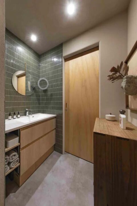 マンションリノベーション、たすかけ 吉祥寺ラボ、タイル壁、洗面室、引き戸