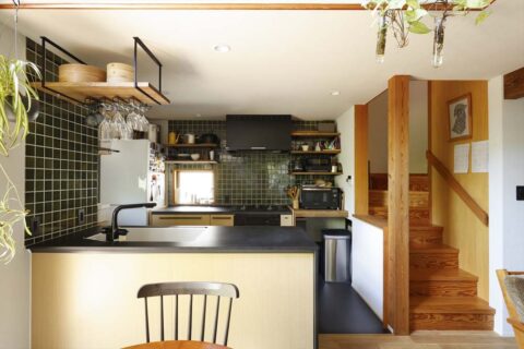 戸建リノベーション、スタイル工房、ダイニングキッチン、L型キッチン、タイル壁