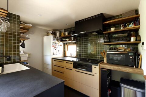 戸建リノベーション、スタイル工房、キッチン、タイル壁