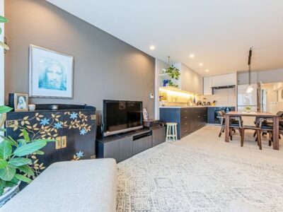 「フレッシュハウス」のマンションリノベーション事例「団らん、おもてなしに大活躍の4mキッチン。実家をフルリノベして快適な住まいに」