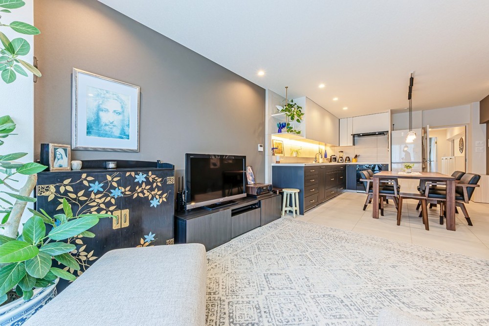 リノベーション事例「団らん、おもてなしに大活躍の4mキッチン。実家をフルリノベして快適な住まいに」