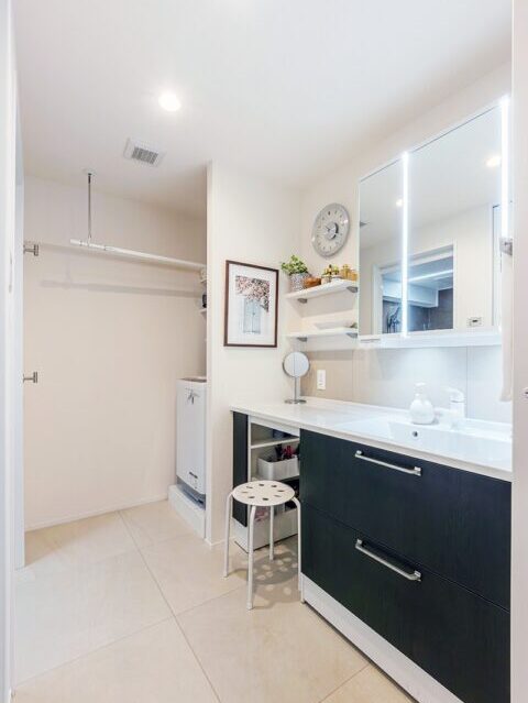 マンションリノベーション、フレッシュハウス、メイクスペース、ライン照明、ランドリースペース