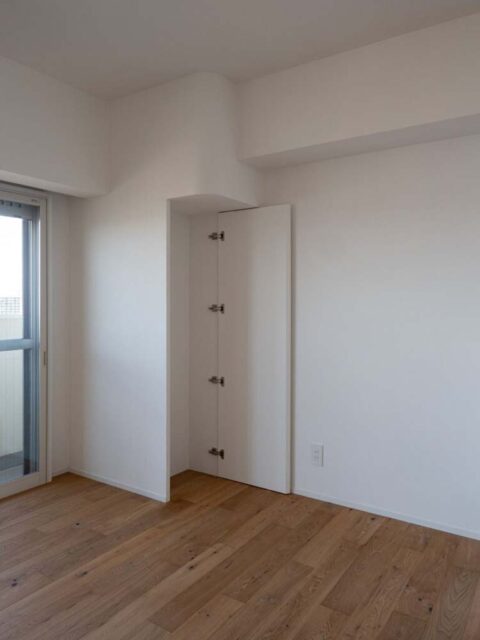 マンションリノベーション、エキップ、リビング収納、柱を活用、梁