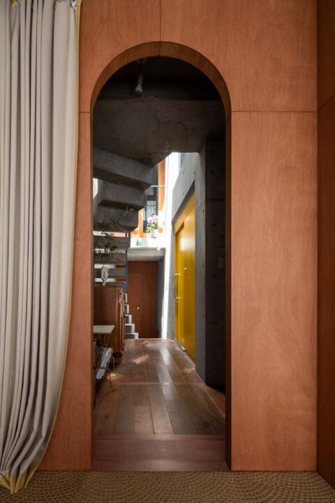 戸建てリノベーション、古谷野工務店、アーチ開口、板張り壁、アール垂れ壁