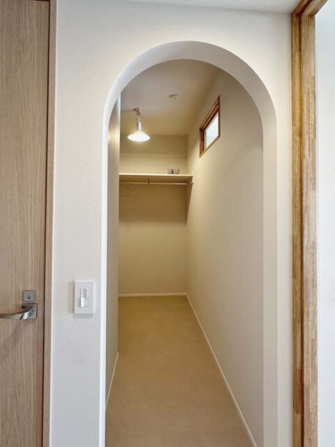 マンションリノベーション、a.design(エーデザイン)、アーチ開口、室内窓、WIC