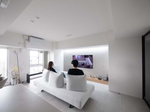 マンションリノベーション、CLOCK(クロック)、テレビ壁、間接照明、配線隠し