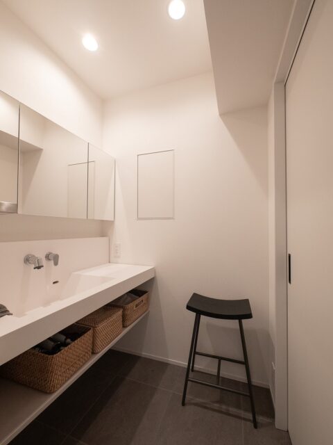 マンションリノベーション、CLOCK(クロック)、洗面室、ボウル一体カウンター、オープン収納