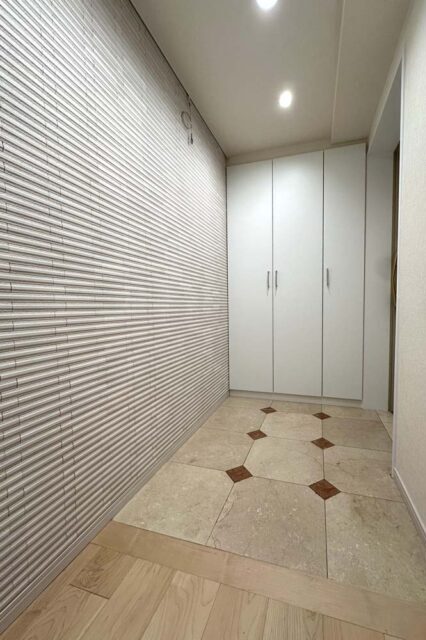 マンションリノベーション、リノベーション東京、エコカラット、玄関収納、タイル床