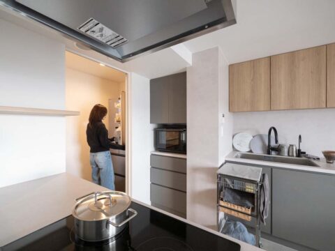 マンションリノベーション、CLOCK(クロック)、冷蔵庫置き場、キッチン収納、パントリー