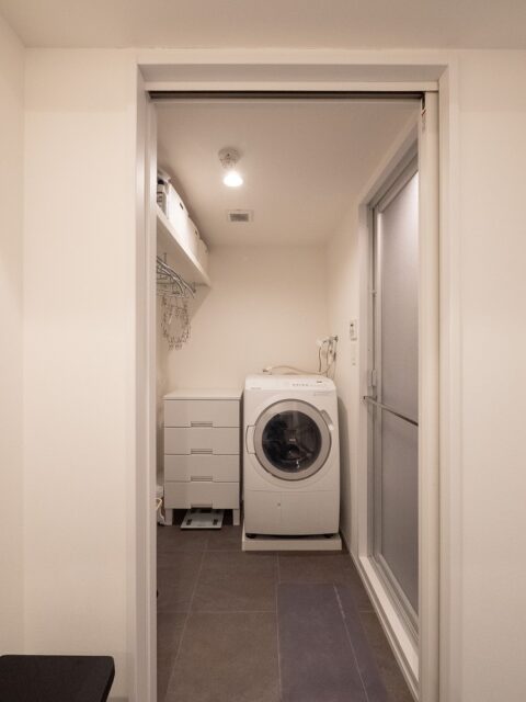 マンションリノベーション、CLOCK(クロック)、脱衣室、ランドリールーム、ハンガーパイプ