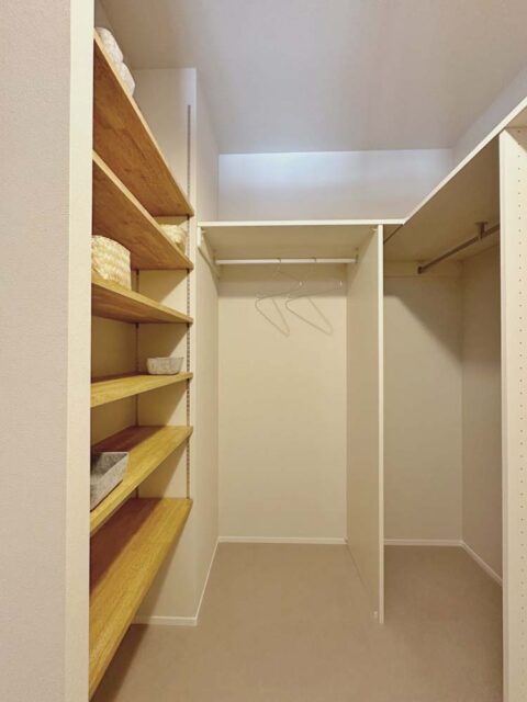 マンションリノベーション、a.design(エーデザイン)、WIC、オープン棚、天袋