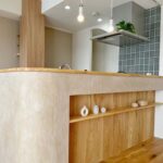 「a.design(エーデザイン)」の「カーブと多彩なカラーで遊び心あふれる住まいに。機能性も兼ね備えたフルリノベーション」