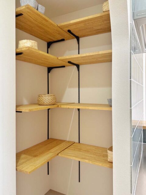 マンションリノベーション、a.design(エーデザイン)、パントリー、可動棚、キッチン収納