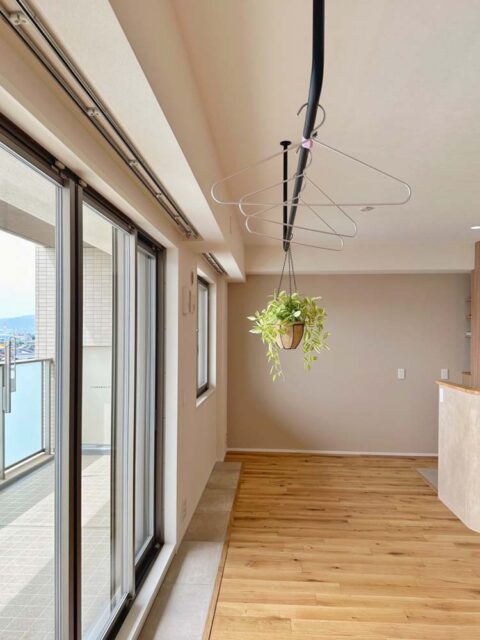 マンションリノベーション、a.design(エーデザイン)、インナーテラス、ハンガーパイプ、室内干し