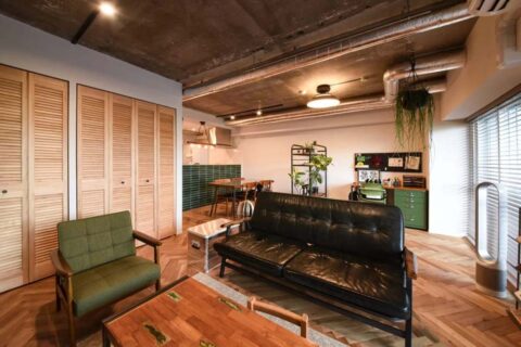 マンションリノベーション、アートリフォーム、ルーバー扉、躯体現し、ヴィンテージ