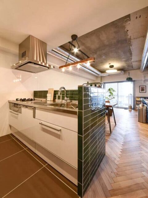 マンションリノベーション、アートリフォーム、タイル壁、ステンレス、ヘリンボーン