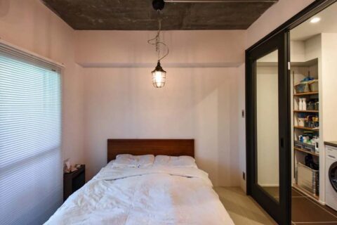 マンションリノベーション、アートリフォーム、寝室、カーペット、ペンダント照明