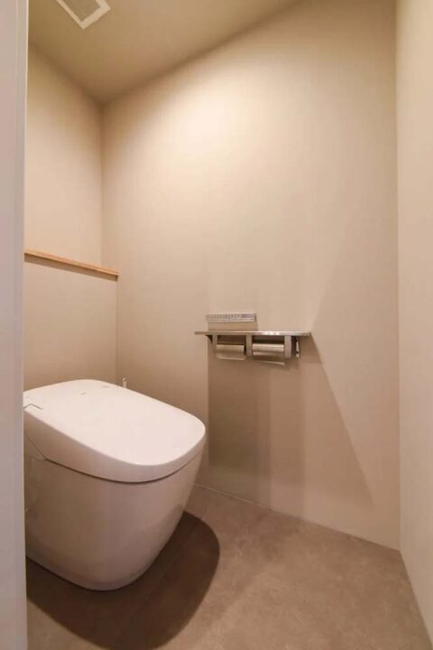 マンションリノベーション、アートリフォーム、タンクレストイレ、ホテルライク、ベージュ