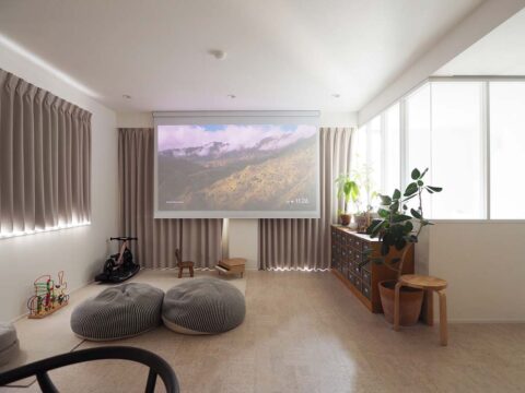 マンションリノベーション、空間社、プロジェクタースクリーン、ビーズクッション、ロースタイル