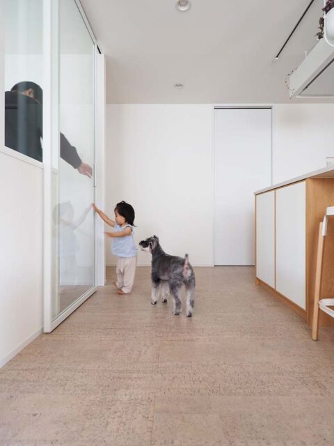 マンションリノベーション、空間社、コルクフロア、安全性、清掃性