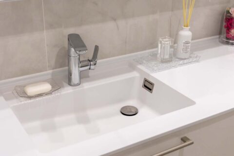 マンションリノベーション、Renomama(リノまま)、ボウル一体カウンター、継ぎ目なしカウンター、白