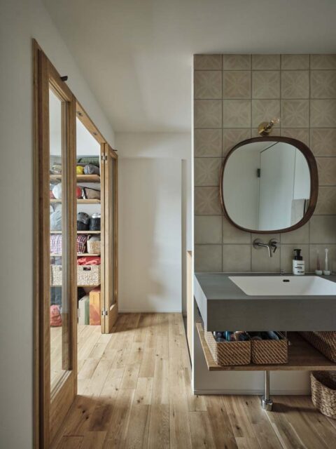 マンションリノベーション、ハコリノベ、オープン洗面台、玄関ホール、両開きドア