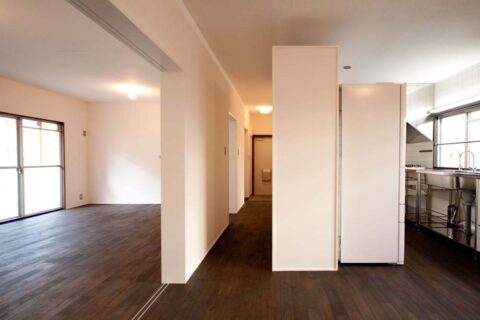 団地リノベーション、吉永建築デザインスタジオ、廊下収納、造作収納、モノトーン