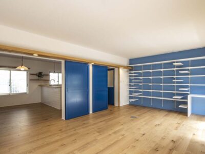 「吉永建築デザインスタジオ」の「猫のための工夫をシンプルインテリアに組み込んで。居心地抜群の団地リノベ」