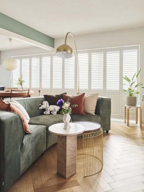 マンションリノベーション、SHUKEN Re(シュウケンアールイー)、ウッドシャッター、サイドテーブル、ヘリンボーン