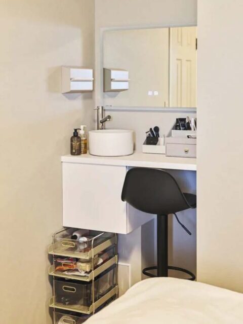 マンションリノベーション、SHUKEN Re(シュウケンアールイー)、メイクコーナー、手洗い器、ベッドサイド