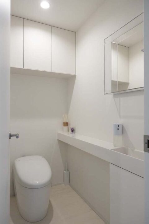 マンションリノベーション、Renomama(リノまま)、トイレ収納、白、トイレ手洗い
