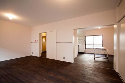 団地リノベーション、吉永建築デザインスタジオ、ワンルーム、引き込み戸、ナラ無垢フローリング