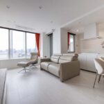 「Renomama(リノまま)」の「海を眺めながら過ごせる大空間。帰国を見据えて自邸をリノベーション」