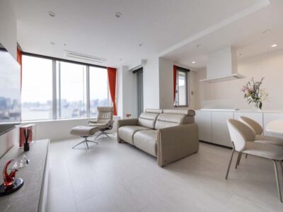 「Renomama(リノまま)」のリノベーション事例「海を眺めながら過ごせる大空間。帰国を見据えて自邸をリノベーション」