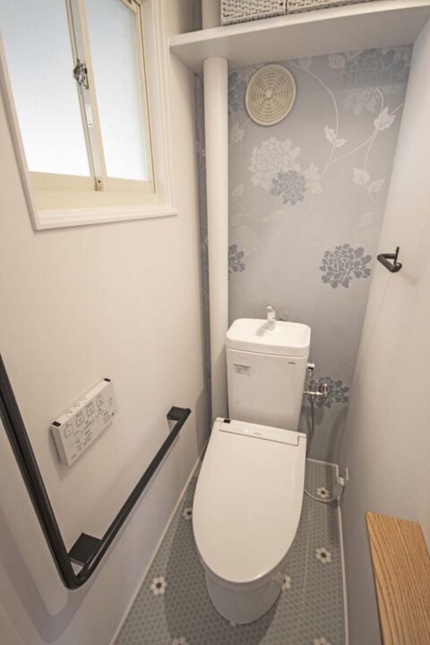 マンションリノベーション、吉永建築デザインスタジオ、アクセントウォール、クッションフロア、手すり