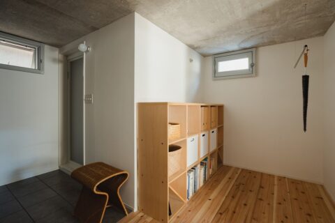 戸建てリノベーション、アズ建設、室内干し、ワークスペース、オープン棚